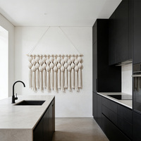 Décoration murale en macramé tressé en ivoire minimaliste moderne pour les espaces de vie contemporains