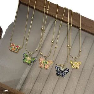 Vente en gros de collier pour femmes à la mode collier à pendentif papillon style coréen cadeau pour fille bijoux mignons et charmants pour le cou