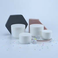 Pot en plastique blanc à double paroi à large ouverture avec couvercle à vis pour emballage de beurre corporel et de produits capillaires