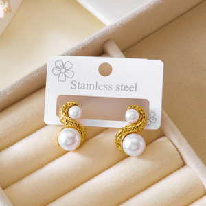 Boucles d'oreilles en gros en acier inoxydable doré avec accents de perles, motifs floraux et géométriques tendance, pendantes - Product Image 6