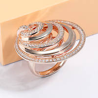 Bague géométrique circulaire plaquée or rose au design tendance pour femme