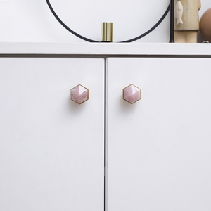 Poignée <span class=keywords><strong>de</strong></span> luxe hexagonale <span class=keywords><strong>en</strong></span> <span class=keywords><strong>laiton</strong></span> avec cristal <span class=keywords><strong>de</strong></span> quartz rose naturel pour meubles <span class=keywords><strong>de</strong></span> chambre, portes d'armoires, tiroirs et placards <span class=keywords><strong>de</strong></span> cuisine - Product Image 4