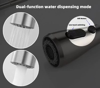 Robinet de cuisine moderne en acier inoxydable à poignée unique avec douchette extractible, mitigeur eau chaude et froide, installation monotrou sur comptoir