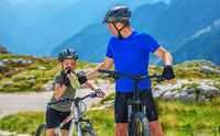 Bouteille de boisson pour enfants en acier inoxydable à double paroi isolée sous vide RCS sans BPA avec couvercle en paille à vis Bouchon de sport pour enfants
