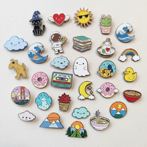 Großhandel Personalisierte Maßgefertigte Emaille-Anstecknadeln Cartoon-Metallabzeichen Logo Niedliche Anime-Emaille-Anstecknadeln Broschen - Product Image 1