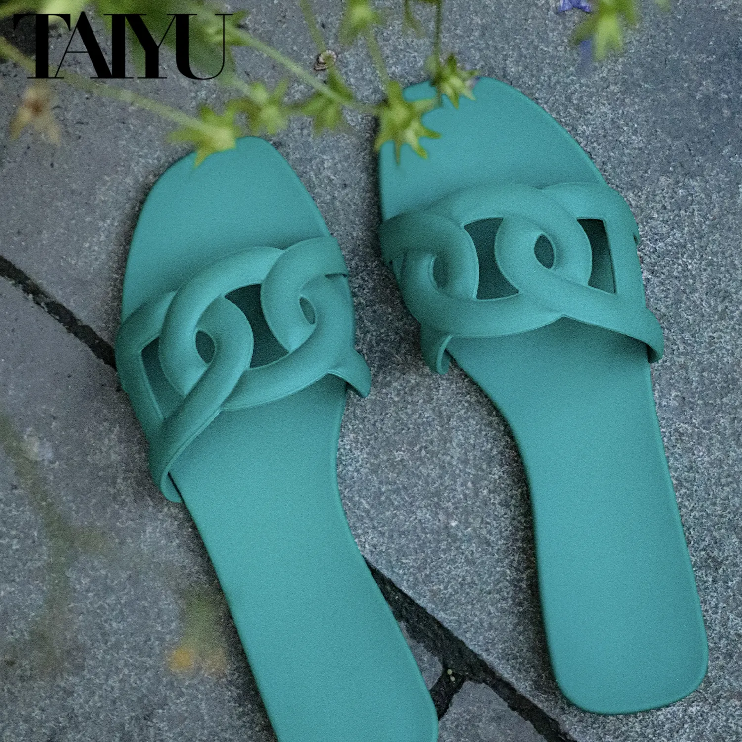 New designer Beach Soft Flat Summer Sandals for Women 2023 Trendy Slipper for women