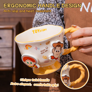 <span class=keywords><strong>Taza</strong></span> de Cerámica Reutilizable Apta para Lavavajillas de <span class=keywords><strong>Disney</strong></span> Toy Story con Asa y Relieve <span class=keywords><strong>3D</strong></span> en Relieve 2026 para Regalos Infantiles - Product Image 4