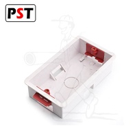 Boîtier d'interrupteur 1+2 gang 35 mm de profondeur en ABS/PVC avec indice de protection IP54 et norme BS5733