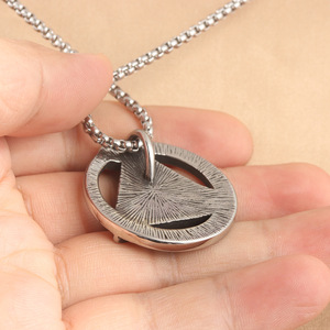 Pendentif triangle Viking en acier inoxydable pour hommes, collier géométrique avec œil, style rétro punk 231021 - Product Image 2