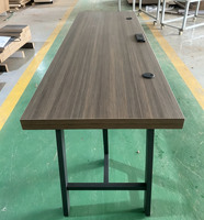 Bureau d'écriture commercial pour hôtel, utilisation en appartement, table d'ordinateur longue et étroite en chêne massif moderne avec prise de courant intégrée, écologique