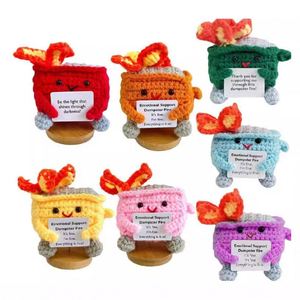 Muñeco de ganchillo de apoyo emocional con diseño de incendio en contenedor de basura, para apoyo a compañeros de trabajo, con mensaje positivo - Product Image 2