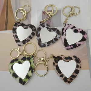 Miroir de maquillage compact rond en cuir PU imprimé UV motif léopard et fleurs, porte-clés, breloque de sac, 2026 - Product Image 1