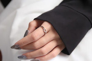 <span class=keywords><strong>Anillo</strong></span> <span class=keywords><strong>de</strong></span> gota <span class=keywords><strong>de</strong></span> agua entrelazado <span class=keywords><strong>de</strong></span> plata <span class=keywords><strong>de</strong></span> ley S925 elegante estilo Ins para mujer <span class=keywords><strong>anillo</strong></span> <span class=keywords><strong>de</strong></span> diseño ajustable S925 - Product Image 5