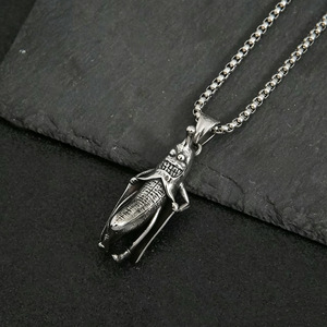 Yunnique – collier élégant avec pendentif insecte en acier inoxydable, style punk, bijoux unisexes à la mode, design géométrique, JD215 - Product Image 2