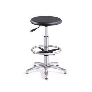 Taburete de laboratorio antiestático Keming Medical con anillo para los pies, altura ajustable, silla giratoria para uso en salas limpias, patas de aluminio negro - Product Image 1
