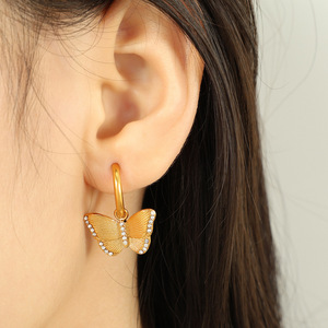 Conjunto de Joyería de Mariposa, Collar y Aretes de Oro con Zirconia Engastada en Bisel para Mujer, Uso Diario - Product Image 4