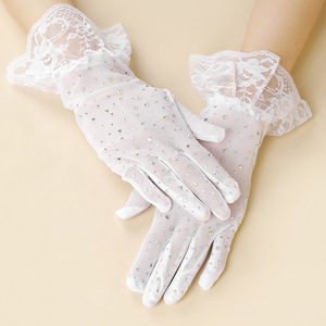 Vente en gros <span class=keywords><strong>Gants</strong></span> d'été en maille respirante avec <span class=keywords><strong>dentelle</strong></span> et strass <span class=keywords><strong>Gants</strong></span> pour femmes à la mode <span class=keywords><strong>Gants</strong></span> courts en <span class=keywords><strong>dentelle</strong></span> noirs et <span class=keywords><strong>blancs</strong></span> de style classique - Product Image 4
