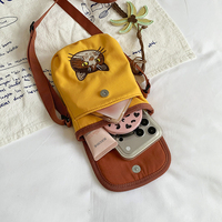 Sac bandoulière décontracté personnalisé pour femme avec broderie chat mignon et pendentif palmier, sac messager à sangle réglable pour le quotidien et les voyages