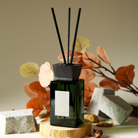 Maßgefertigte 150ml Farbige Mattierte Quadratische Reed-Diffusor-Flasche Neuer Stil Duftöl-Diffusor-Flasche mit Stäbchen und Box mit Holz