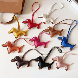 Porte-clés de luxe en cuir motif Teckel, pendentif de sac, ornement de créateur, breloque de sac, vente chaude - Product Image 2