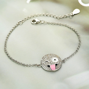 Braccialetto con Faccina Sorridente per Donne, Regolabile, Design Carino e Cartoonesco, Gioiello Elegante per Uso Quotidiano - Product Image 4