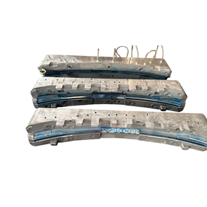 Lente de luz de freno de alta posición para vehículos de nueva energía 2K, molde de inyección de plástico y acero de AOKEMACHINERY para OEM y posventa - Product Image 3