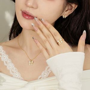 Dylam NUEVO DISEÑO S925 Pendientes de Plata de Ley con Circonita 5A, Baño de Oro de 18K y Rodio, Serie Navideña, con Forma de Mariposa y Lazo - Product Image 2