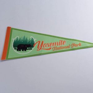 Drapeaux triangulaires en feutre personnalisés - Accessoires non tissés pour le camping et les événements en plein air - Couleurs vives - Product Image 2