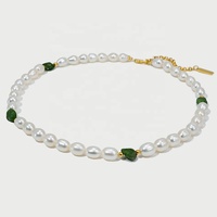 2024 nouvelle chaîne de clavicule pierre verte naturelle perle collier de perles d'eau douce pour les femmes bijoux cadeau usine personnalisé