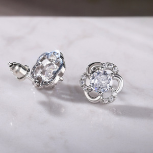 Orecchini a Perno con Cristalli a Forma di Fiore per Donne, Accessori di Moda Dolci e Minimalisti per Uso Quotidiano - Product Image 4