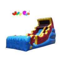 Perosotan air tiup biru dan kuning anak-anak, kolam dengan tugas berat