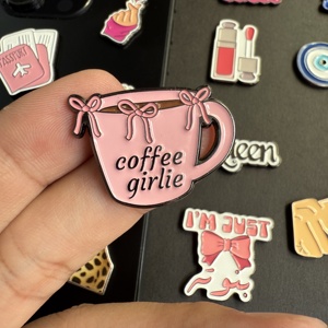 Özelleştirilmiş kazınmış Modern Metal yumuşak emaye moda çıkartmalar çeşitli durumlar ve telefon kullanımı için çin'den özel Logo ile - Product Image 4