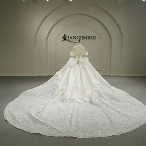 ชุดแต่งงานทรงพองแบบเจ้าหญิง รุ่น GT26027 คอเสื้อแบบ Boat Neck ประดับพู่ห้อย ผ้าซาติน พร้อมกระโปรงยาวแบบ Chapel Train ตกแต่งดอกไม้ 3 มิติ ลูกไม้ทันสมัย และคริสตัล - Product Image 4