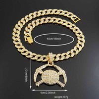 Cadena cubana de aleación de zinc con diamantes de imitación y colgante de aro de baloncesto dorado para hombre, estilo hip hop urbano.