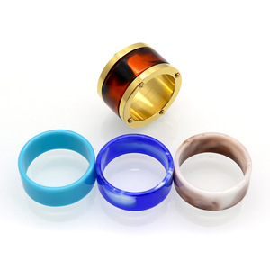 Anillo cilíndrico lateral de Metal de acero inoxidable intercambiable de acero de titanio Europeo Americano nueva moda pareja de resina de cuatro colores - Product Image 1