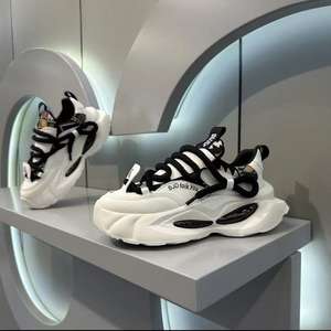 Chaussures de course légères et respirantes à la mode, styles de chaussures pour hommes variés, chaussures de sport décontractées et confortables - Product Image 1