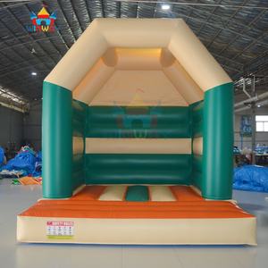 Castillo Inflable Comercial Resistente, Clásico, Verde y Beige, Casa de Brinco Comercial para Alquiler en Fiestas y Eventos al Aire Libre - Product Image 1