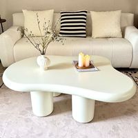 Table basse moderne et durable en bois en forme de nuage ondulé blanc crème avec rangement pour le salon