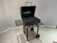Barbecue au charbon de bois NL Premium avec revêtement en poudre de fer, table latérale et roues, pour usage extérieur en jardin et fêtes, personnalisable