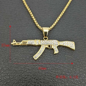 Pendentif initial AK47 en acier inoxydable plaqué or, faible MOQ, vente en gros - Product Image 3