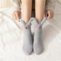 Chaussettes d'hiver pour femmes, douces, confortables et chaudes, en polyester, avec broderie de lapin rose, chaussettes courtes 3D mignonnes pour la maison, cadeau pour femmes