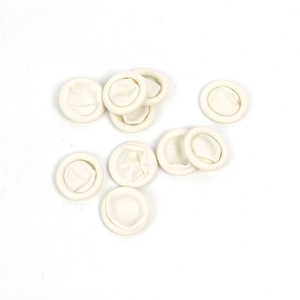 EBOCON Doigtiers en latex 300 pièces, doux, laiteux, jetables, pour la protection des mains et l'élimination des points noirs - Product Image 5