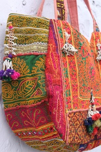 Bolso Banjara Hecho a Mano y Personalizado, Estilo Vintage, Étnico Indio, Bordado a Mano, Colorido, Excelente Precio - Product Image 3