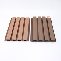 Planches de façade extérieures en WPC à grain de bois profond brossé finition mate pour Eco Lodge et Club de golf