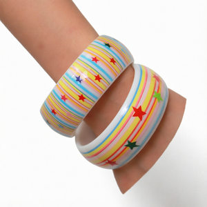 Conjunto de Brazaletes Acrílicos con Estrellas a Rayas Coloridas, Lindas Pulseras de Resina Unisex, Regalo SOFIYA CRAFT - Product Image 1