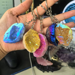 Nouveautés Produits spirituels Natur Multi Color Aura Agate Druzy Geode Porte-clés à vendre - Product Image 1