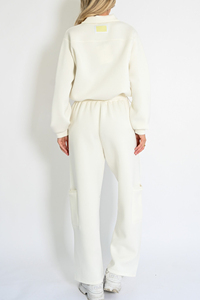 Ensemble de survêtement éco-responsable et durable, coupe ample, pantalon de jogging long avec poches latérales, col rabattu, en tissu recyclé - Product Image 4