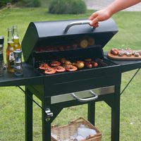 Barbecue au charbon de bois MASTER COOK avec deux tables latérales, fumoir d'extérieur, barbecue pour le camping, la terrasse, la cour, les fêtes, les pique-niques, noir