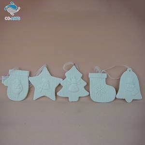 Suministro de fábrica, adornos navideños de cerámica tallados a mano sin pintar - Product Image 1