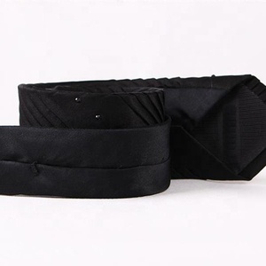 Corbata plisada de seda 100% personalizada para hombre, color negro sólido con patrón Jacquard tejido y cristal, formal para negocios - Product Image 4
